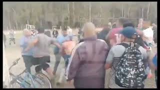 Un partido amistoso entre choferes de colectivo terminó a las piñas