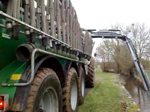 Mise route du John Deere 8320R + tonne Ã  lisier Samson PG 25 de la CUMA dÃ©patermentale INNOV'17 le 15 janvier 2010 Info : prestation Ã©pandage : 105â¬/heure ( cout moyen / m3 entre 1.30 â¬ et 2 â¬ / m3 en fonction du chantier ) (charente Maritime, charente, sud deux sÃ©vres et nord gironde) moyenne de dÃ©bit chantier : 75 Ã  150m3/heures contacte : M Pommeraud 06 71 67 54 30