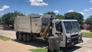 1152 | Mack LR Heil DuraPack Python Collecting Trash