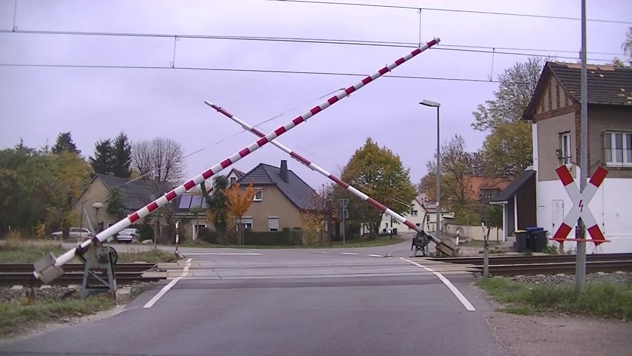 Spoorwegovergang Braschwitz (D) // Railroad crossing // Bahnübergang