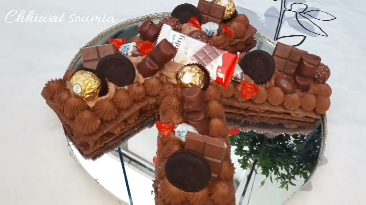 كيكة الحروف على شكل حرف (k)بجنواز الخمس ملاعق