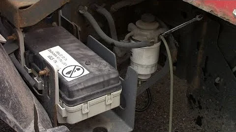 Isuzu NPR NQR NRR Fuel Filter Change