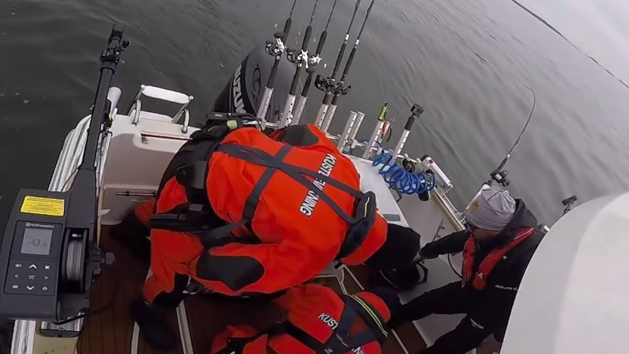 Lax och öringtrolling på Vänern. Bordad av kustbevakningen.