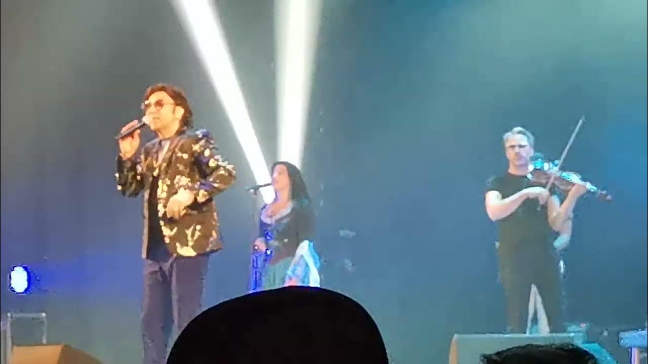 Современные цыгане. Цыгане 21. Цыгане в англии 20-й век. Цыганский мужской костюм. Цыгане 21 века фото.