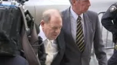 Actress confronts Weinstein at rape trial