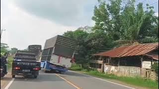 story wa truk || truk hampir crash ||30 detik!!