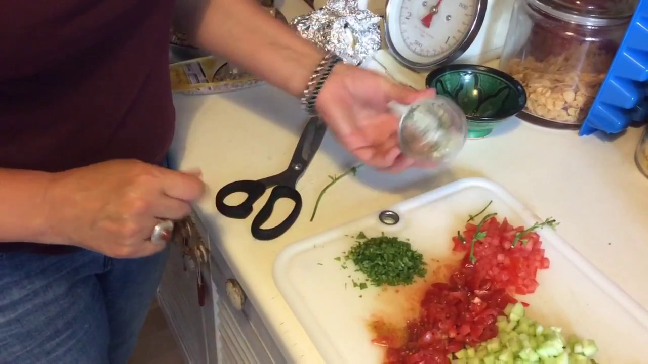 COMMENT CISELER LES HERBES AROMATIQUES EN QUELQUES SECONDES - YouTube