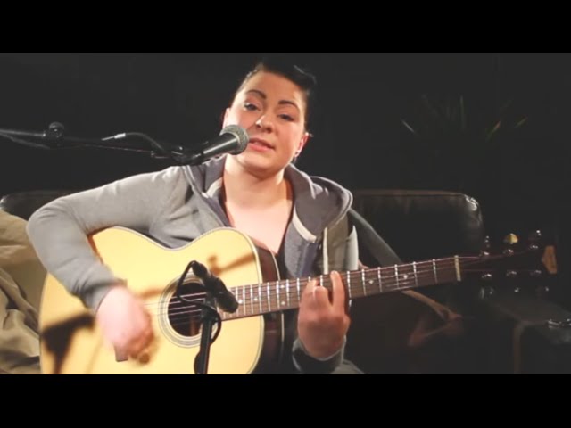 Lucy Spraggan - Tea & Toast | Ont' Sofa Sessions class=