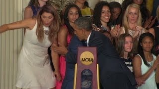 Obama helps UConn player who fell off stage screenshot 5