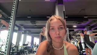 Голые Девушки в Спорт Зале в Велосипедках с Дыркой между ног. Naked Girls in the Gym in Cycling.