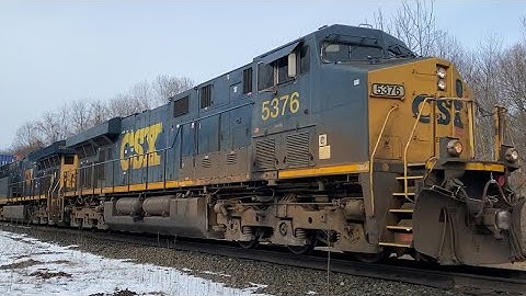 Medium sized CSX I022 passes frigid CP57 with horn salute from locomotive #5376