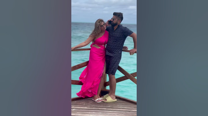 Zabardasti K*ss 💋 #swatimonga #rajatswati #couplegoals #husbandwife #funny #maldives #kiss