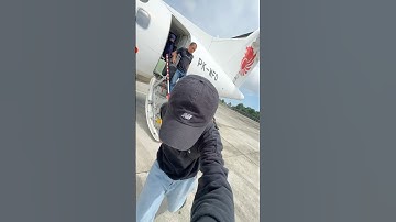 Naik pesawat bareng pasangan aku