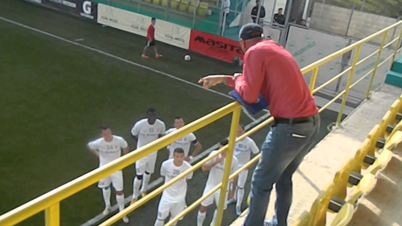 Leo Grozavu spectacol si indicatii cu jucatorii