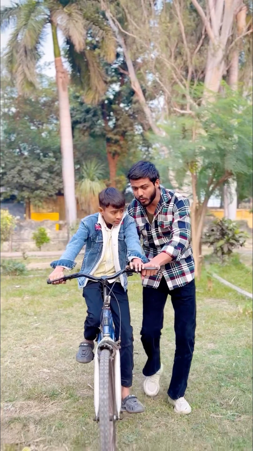 बच्चे ने सीखी साइकल?चलाना ?? #emotional #foryou #shortsfeed #papa #hearttouching #motivation