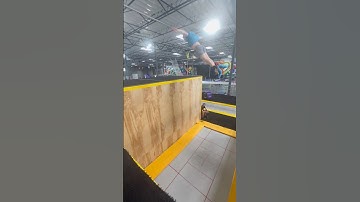 TRAMPWALL FRONTFLIP SWAN DIVES IN A ROW Gymnast Training Trampoline Parkour Circus Fit