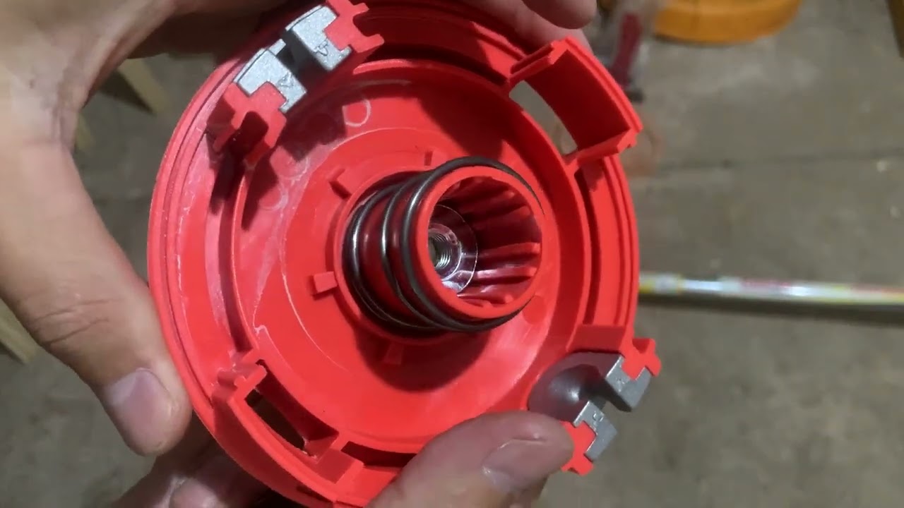 Olha o detalhe do carretel automatico da garden para fio de nylon roçadeira