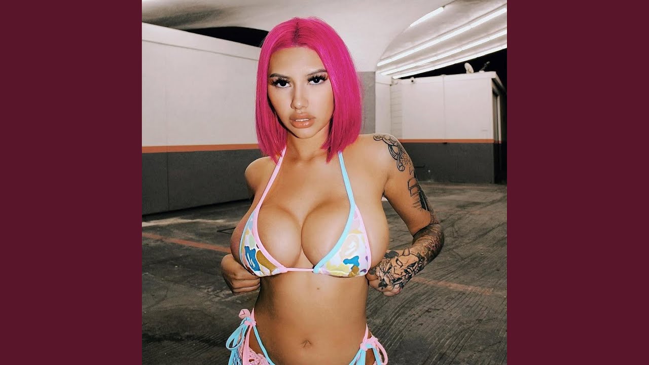 ⁣Big Boobs Girl (Fall Into Me)