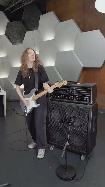 How do different microphone positions influence the sound of a guitar amp? 👀