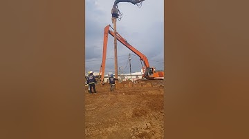 Đóng cừ larsen 12m bản 600 xe komatsu 400-5 đóng bằng búa rung