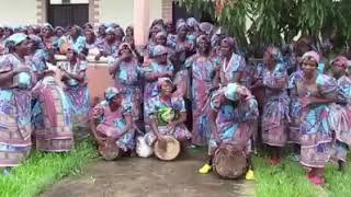 É a dança tradicional dos povos Ovimbundu