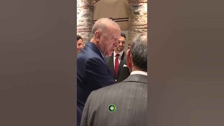 Muslera, Cumhurbaşkanı Recep Tayyip Erdoğan'a eldiven hediye etti.