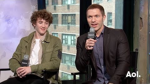 Travis Knight talks about Art Parkinson’s Voice-Change During Filming | BUILD Series