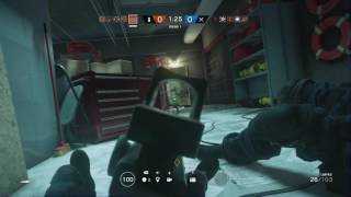 I GET CRAZY KILL WHILE STUNNED!!(Rainbow Six Siege)