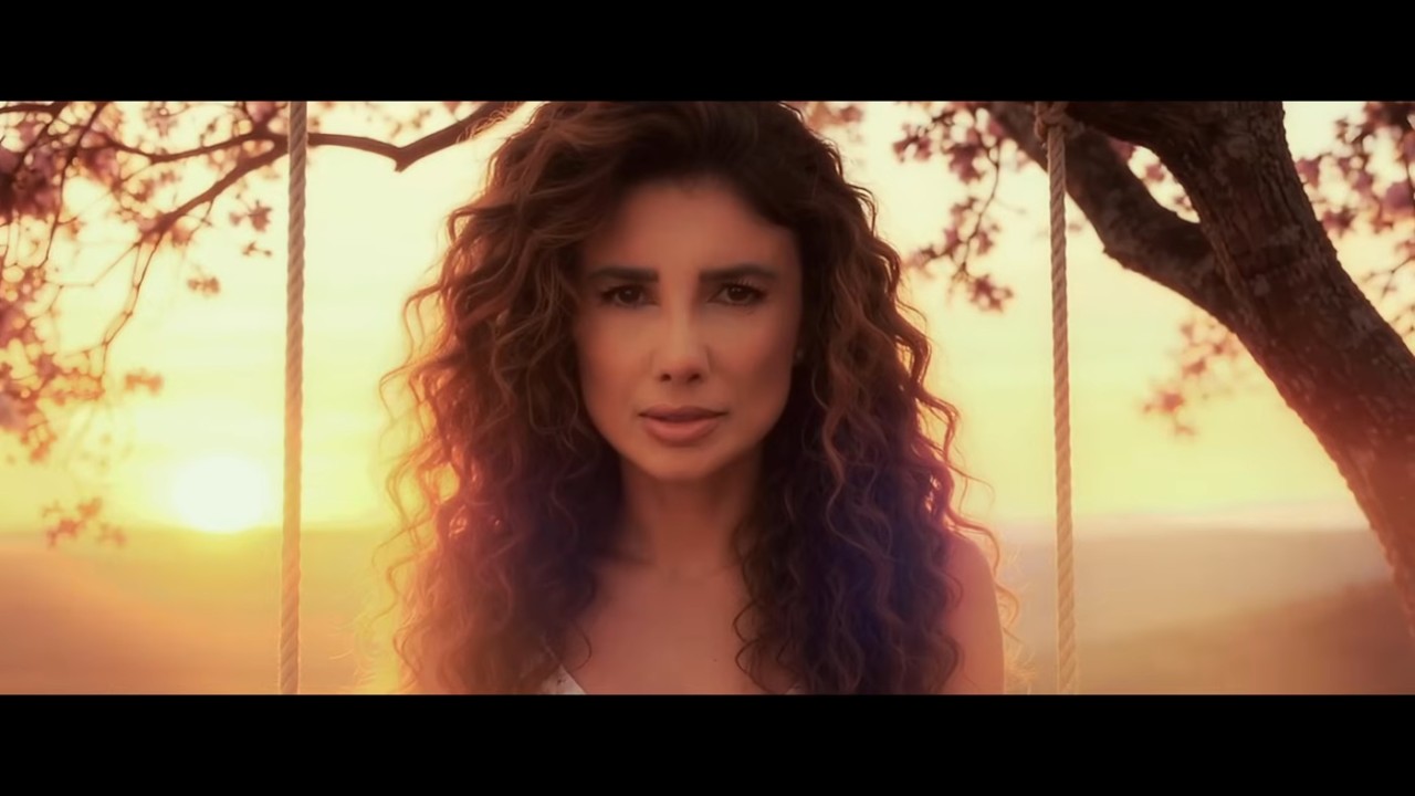 PAULA FERNANDES - DEIXA EU TE OLHAR ( digital clips ) MC ROGER BLUE