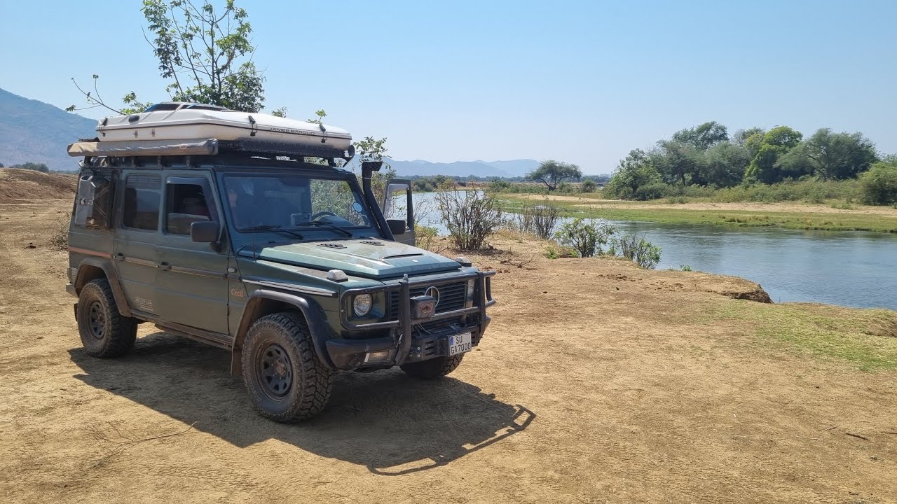 Mercedes G in Africa