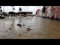 Momentos que huaico ingresa a la Plaza de Armas de Trujillo