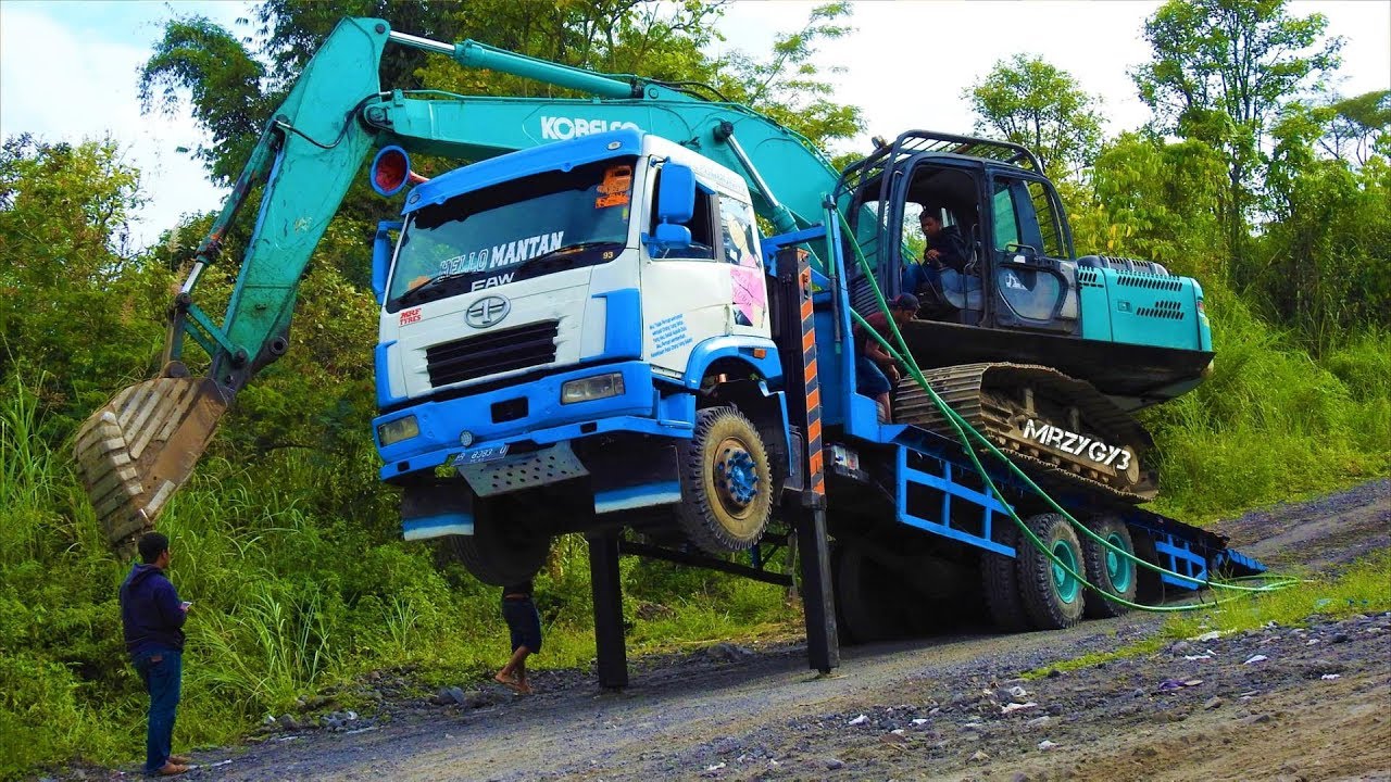 Excavator Transportation Kobelco SK200 By Self Loader 