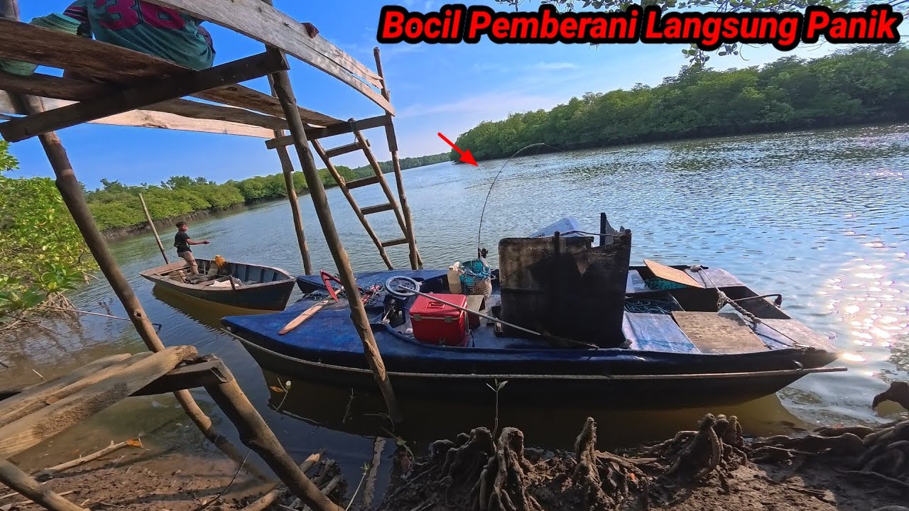 Seketika Bocil Panik Tiba Tiba Pancing Di Tarik Kuat, Bocil Langsung Lompat