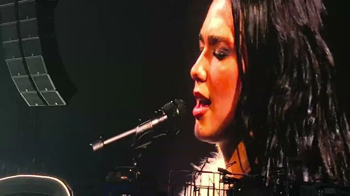 Dua Lipa & Neil Finn Live - Don't Dream it over (Radical Optimism Tour 2025 NZ)