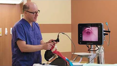 Video Laryngoscopy with a Hyperangulated Blade Dem...