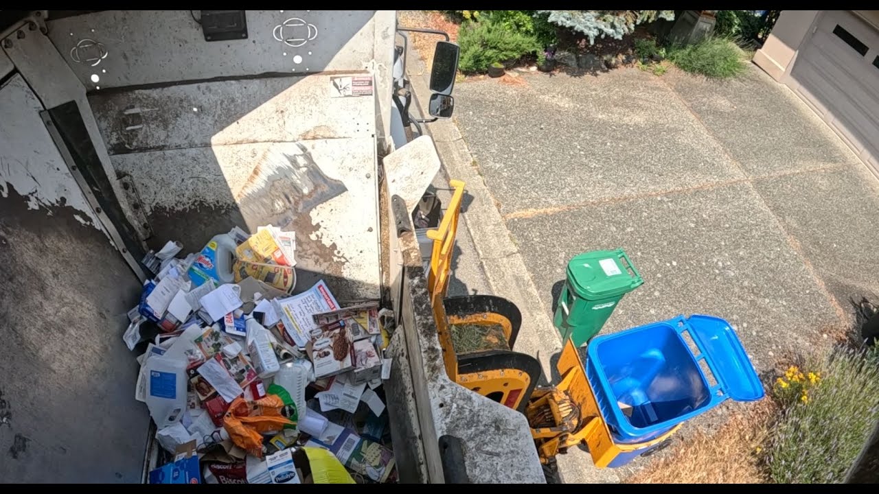 Split Body Labrie Automizer Garbage Truck Hopper Video - Crushing Recycling and Compost