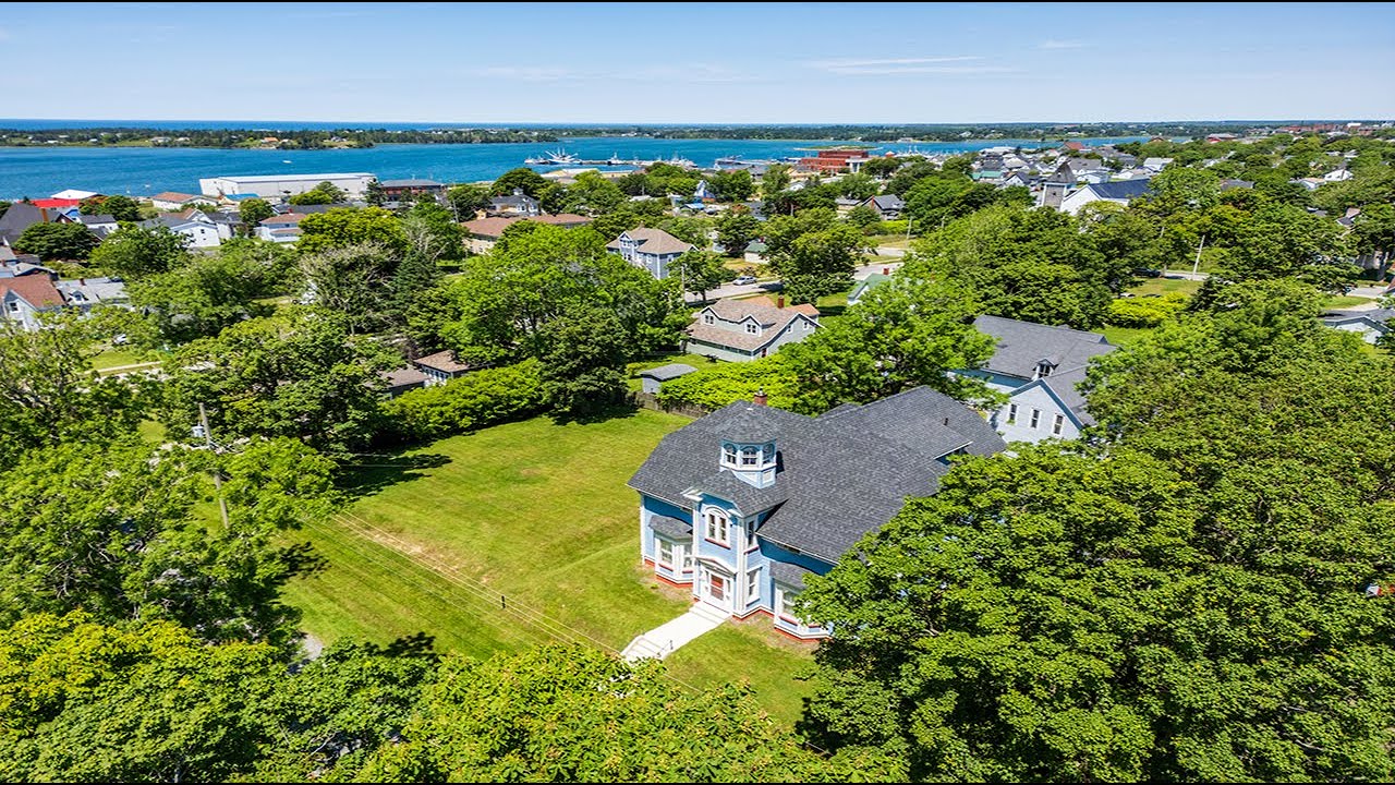 42 Queen Street, Yarmouth, Nova Scotia