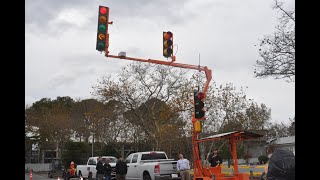 Folding up the JTI PTS-2000 Portable Traffic Signal (Roadway Management Conference)