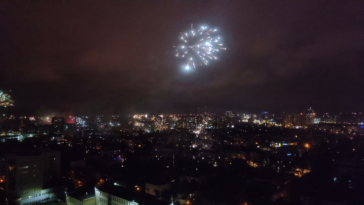 Sylwester 2021/2022, fajerwerki Warszawa 60m nad ziemią