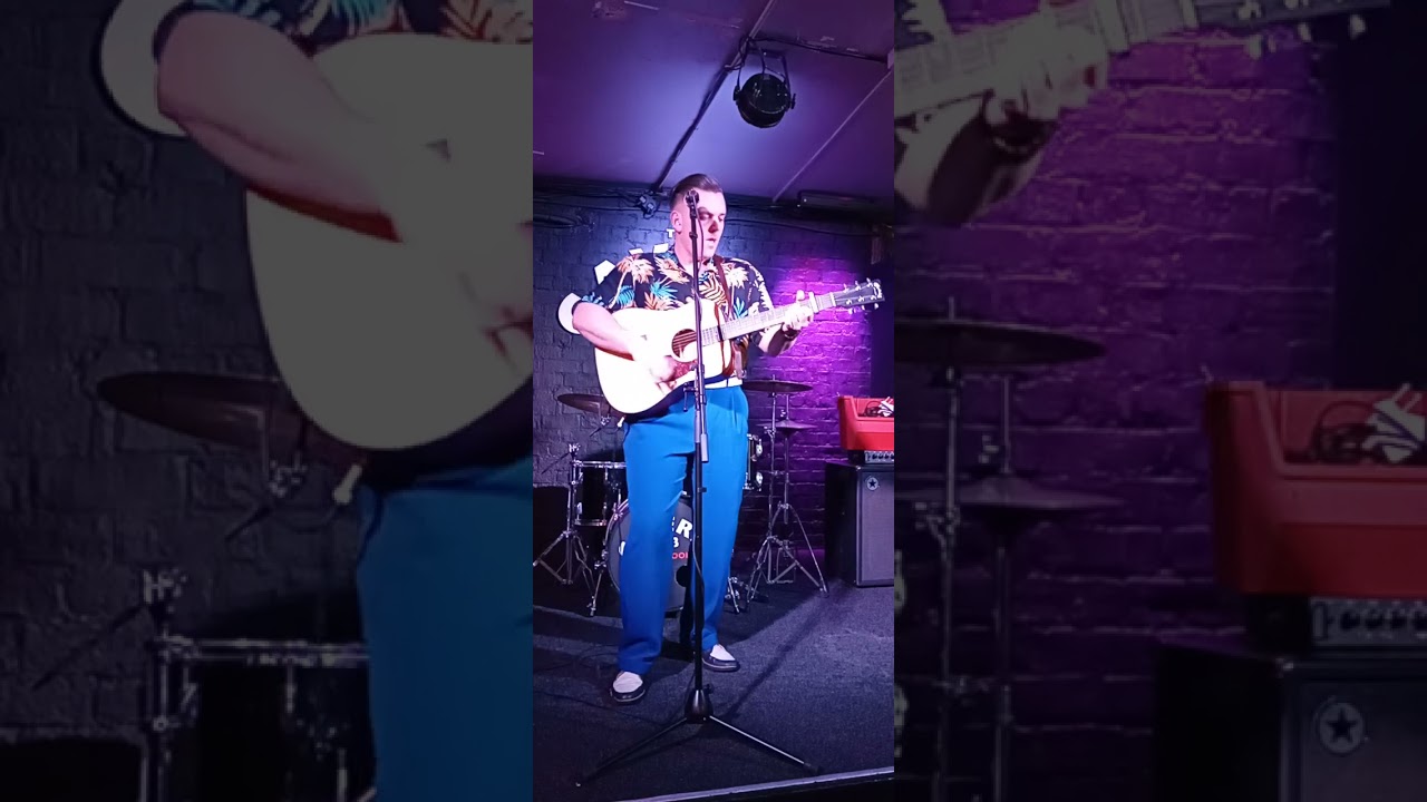 Lou Lewis @ The Monday Club at The Cavern Pub  25/03/24