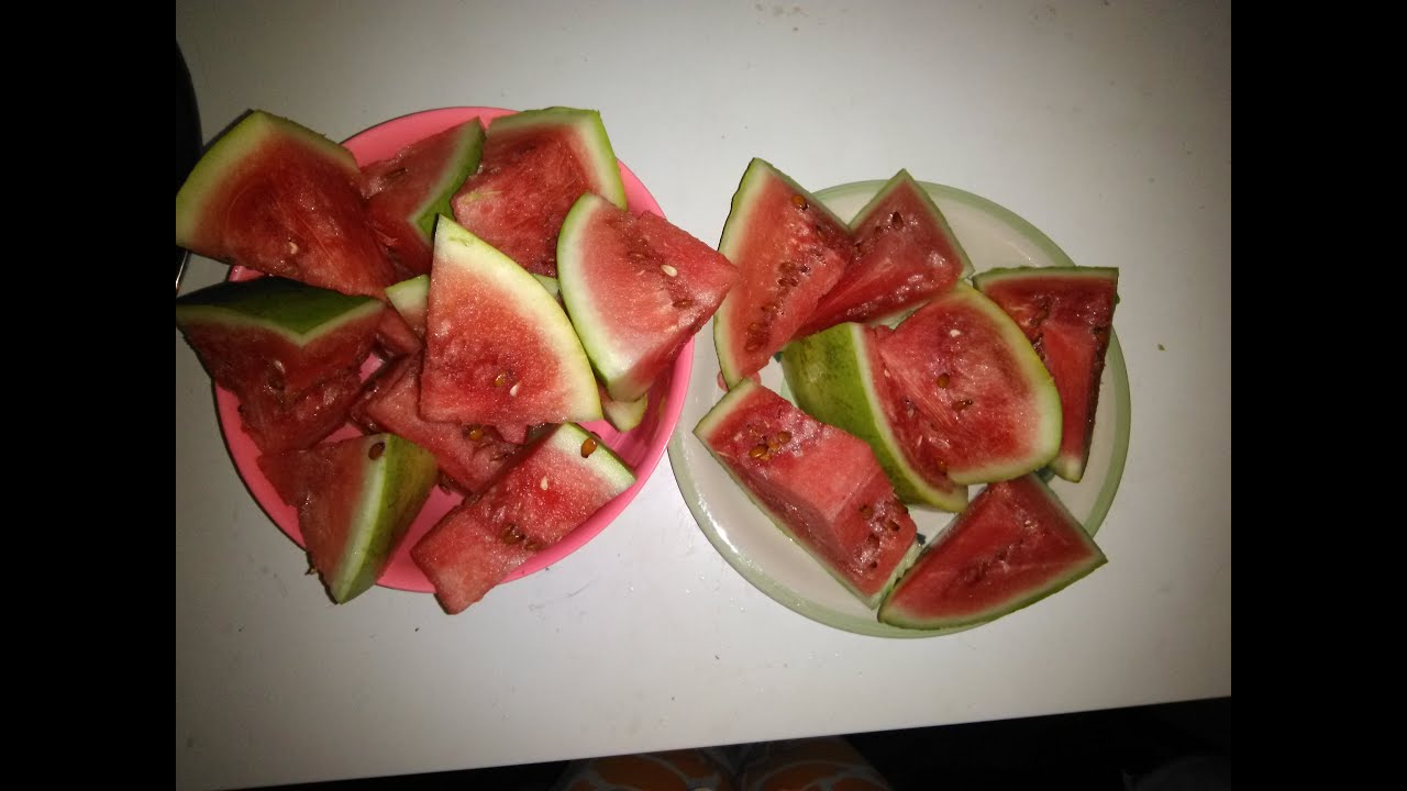 How to choose a ripe watermelon - YouTube