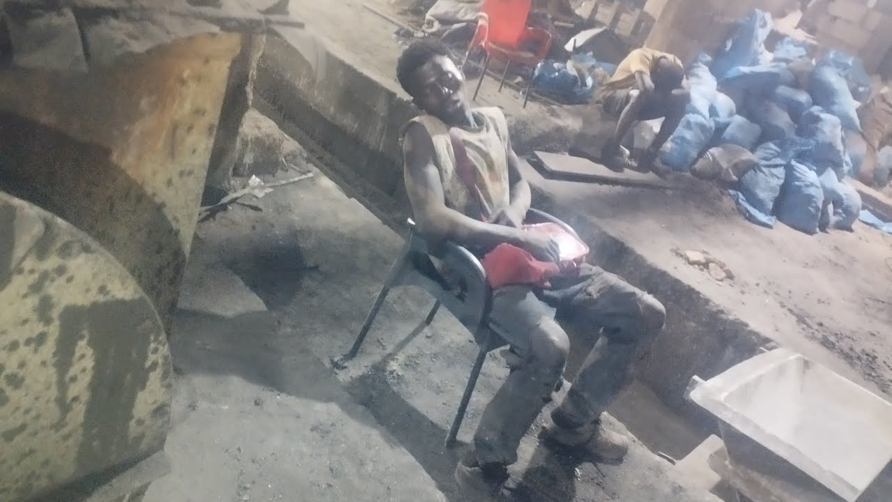 @Rahul vlogs is live today night work africa 🌍