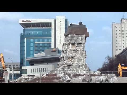 Харьков. Памятник Ленину. 11.04.2016. 13:53. Харьков. Памятник Ленину. 11.04.2016. 13:53.