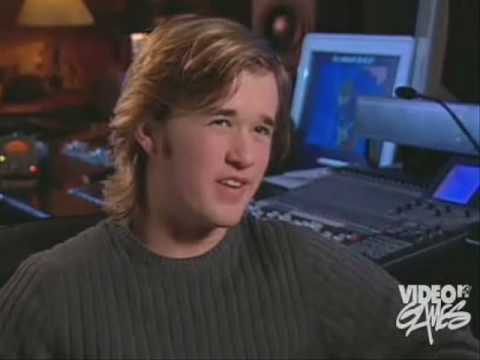 Video: Haley Joel Osment nettoverdi: Wiki, gift, familie, bryllup, lønn, søsken