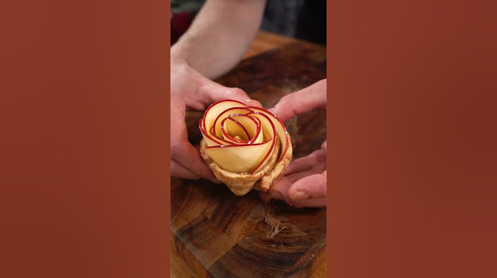 Cinnamon Roll Apple Pie Roses!