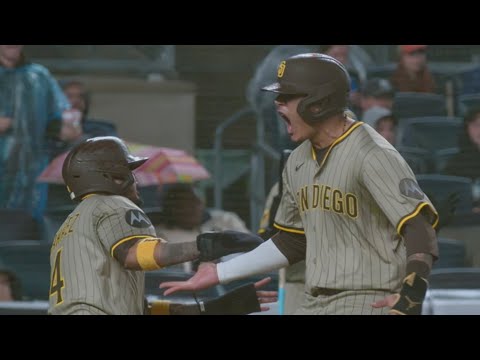 Padres Score 4 in 8th to Take the Lead from Yankees!