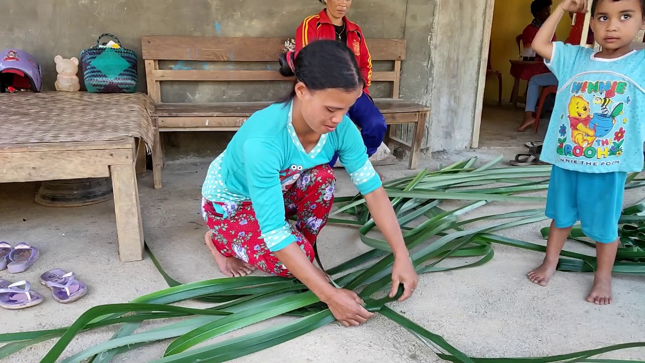  Proses  Pembuatan  Tikar Dari Daun  Pandan  Hutan Khas 