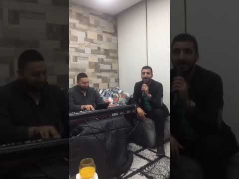يغني باحساس روعة    