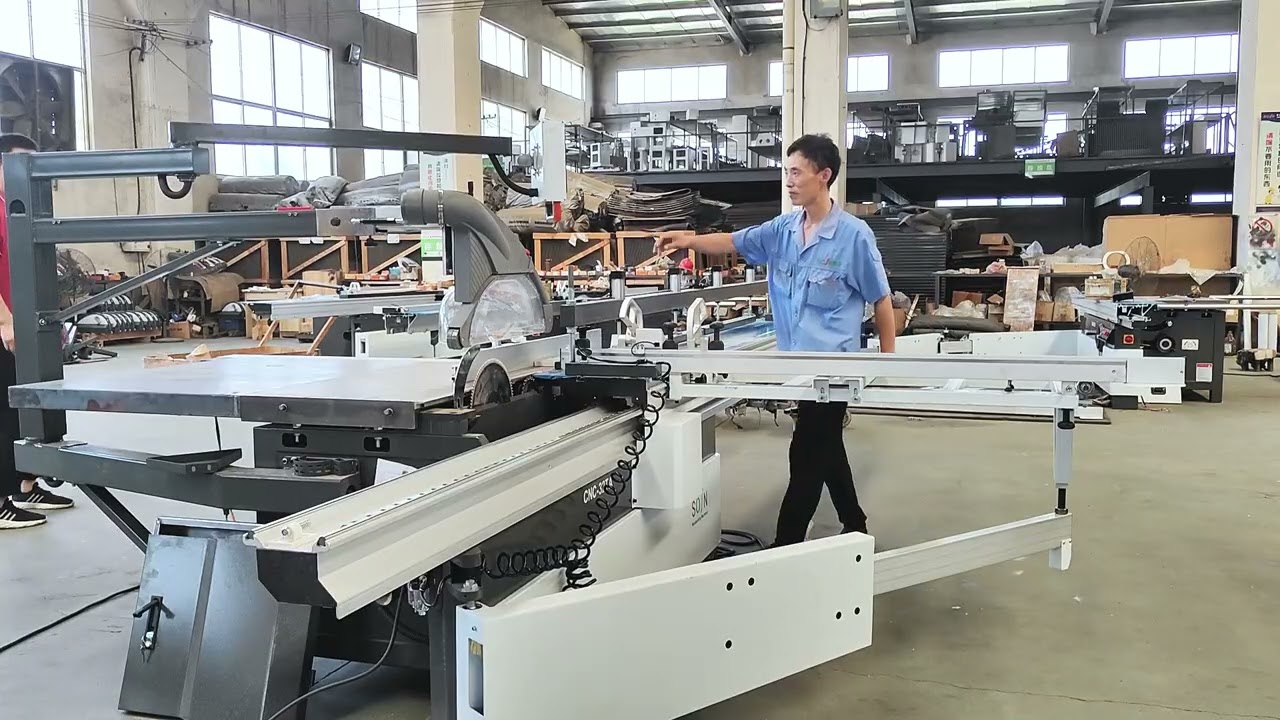 CNC woodworoking panel saw /wood cutting machine working video /moving table is automatic
