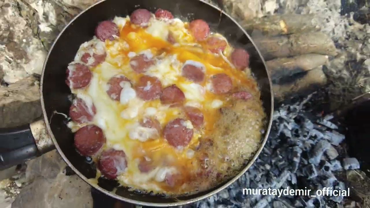 Doğada, belgesel tadında kahvaltı. 